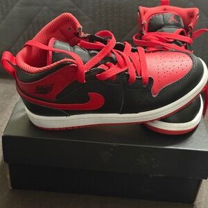 Jordan 1 Mid (PS)